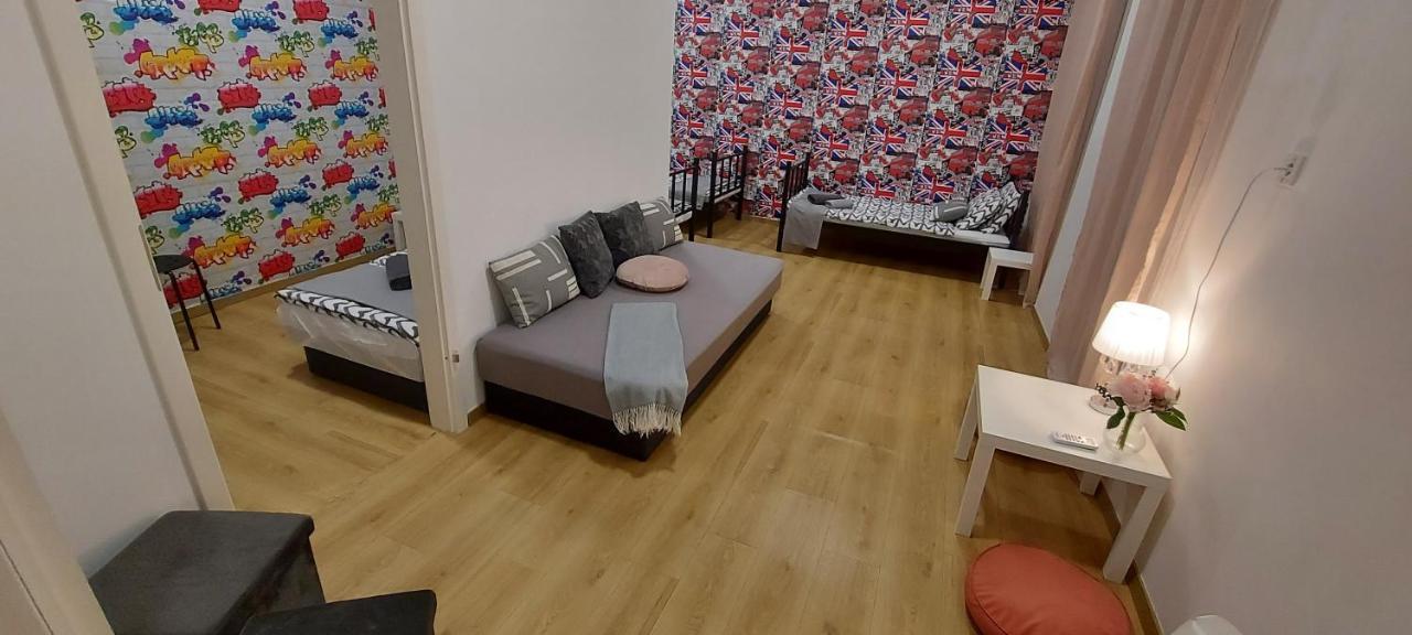 London Fog Apartment In The Party District Budapest Kültér fotó