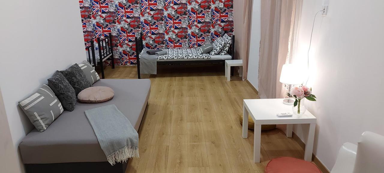 London Fog Apartment In The Party District Budapest Kültér fotó