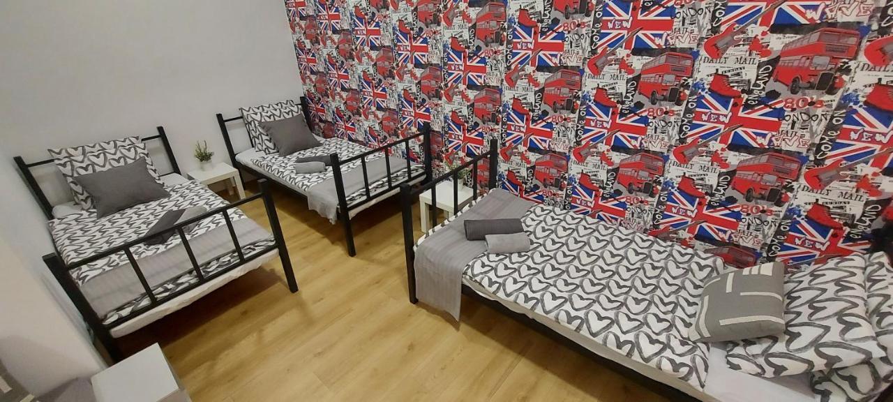 London Fog Apartment In The Party District Budapest Kültér fotó